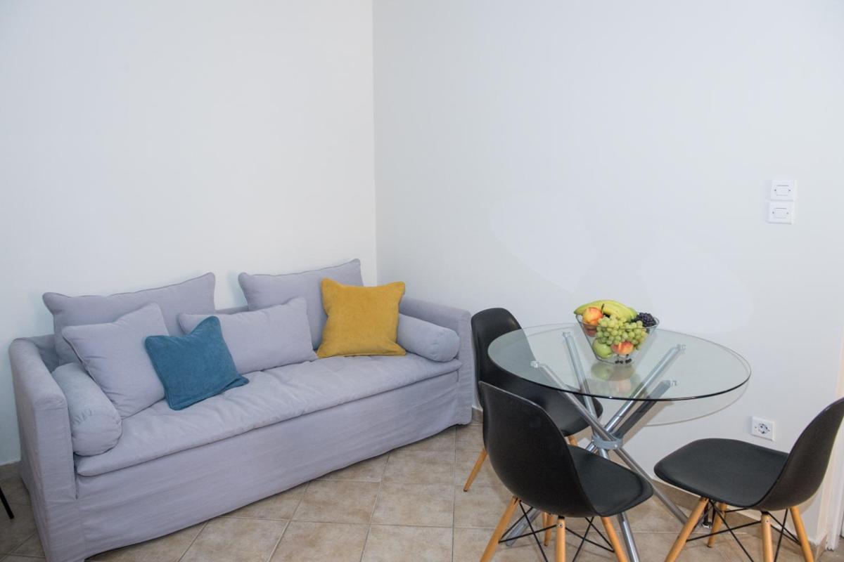 A Beautifull 2Nd Floor Apartment Close To The Port Kalamata Bagian luar foto